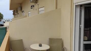 Basic Apartment, Balcony, Courtyard View | Outdoor dining