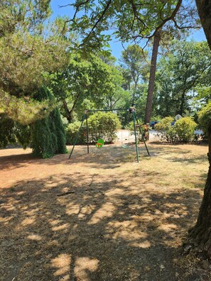 Children’s area - Adorable 5-bedroom estate in tranquil Carcassonne perfect for groups (Carcassonne)