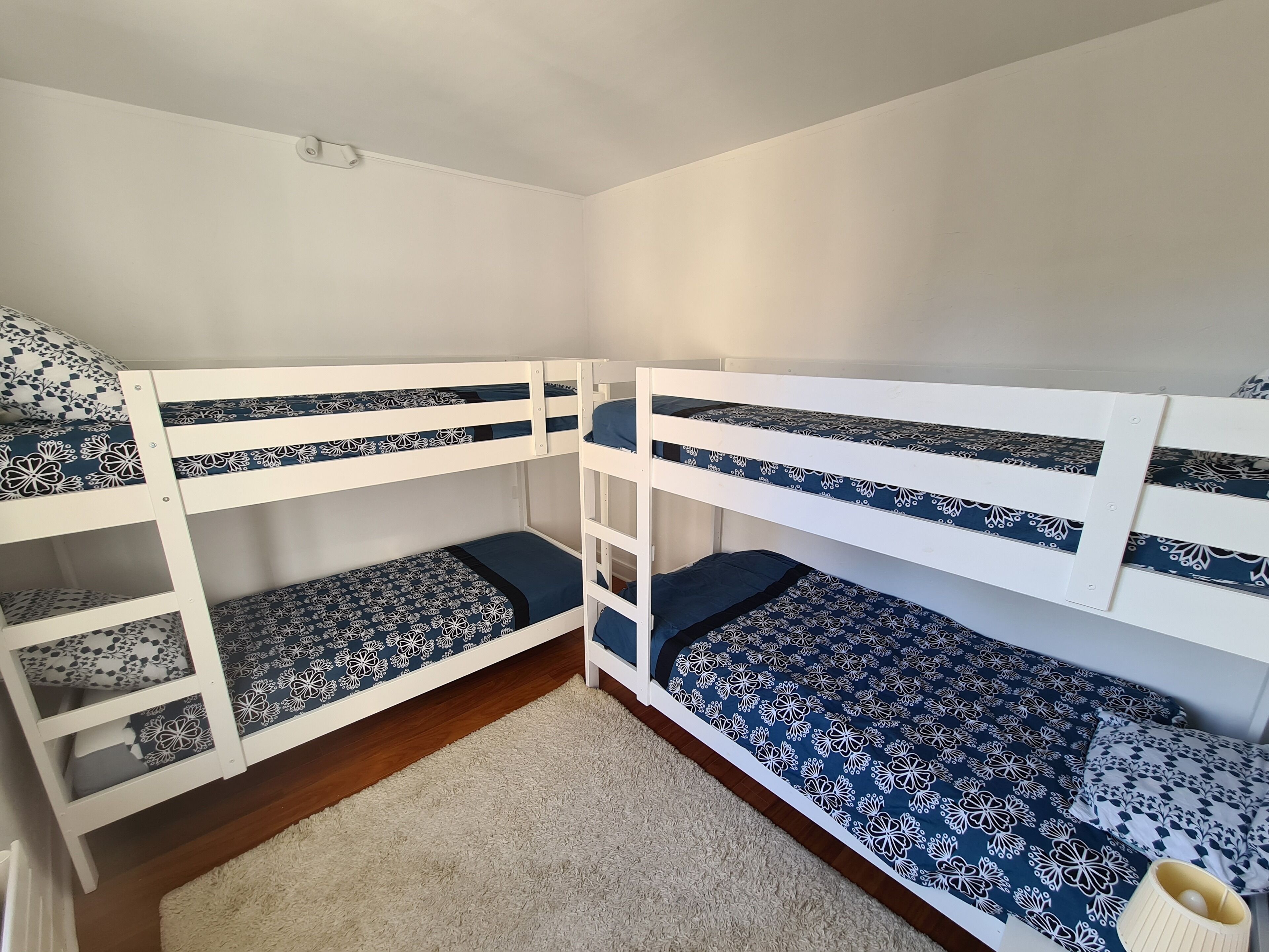 2 chambres, fer et planche à repasser, accès Internet, draps fournis
