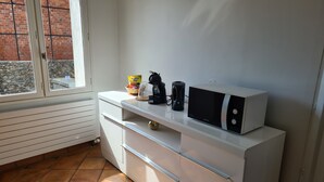 Interior - Spacious Apartment: 20 Minutes from Disneyland / 30 Minutes from Paris (Thorigny-sur-Marne)