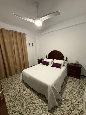 3 bedrooms, iron/ironing board, WiFi, bed sheets
