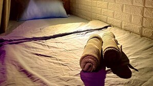 Shared Dormitory, 1 Bedroom, Balcony, Garden View - Room-cozy B&B Stay in Bangkok Noi With G (Bangkok)