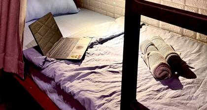 Room-crew Bangkok Hostel at Old Town