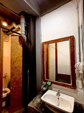 Gemeinsamer Schlafsaal, 1 Schlafzimmer, Raucher, Balkon | Badezimmer