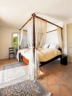 Room - Peaceful 4-bedroom Provençal farmhouse just steps from Pampelonne in Ramatuelle (Ramatuelle)