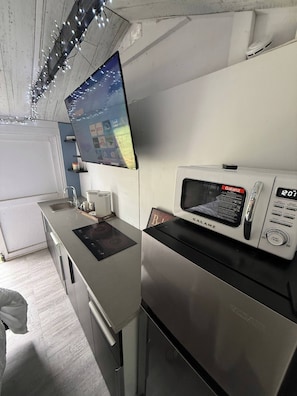 Cabin, 1 Bedroom | Private kitchen