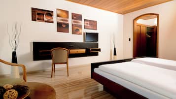 Double or Twin Room, Balcony | Laptop workspace, free WiFi, bed sheets