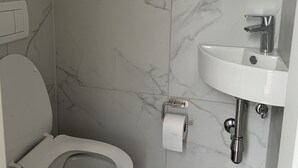 Dusche, Handtücher, Seife, Toilettenpapier