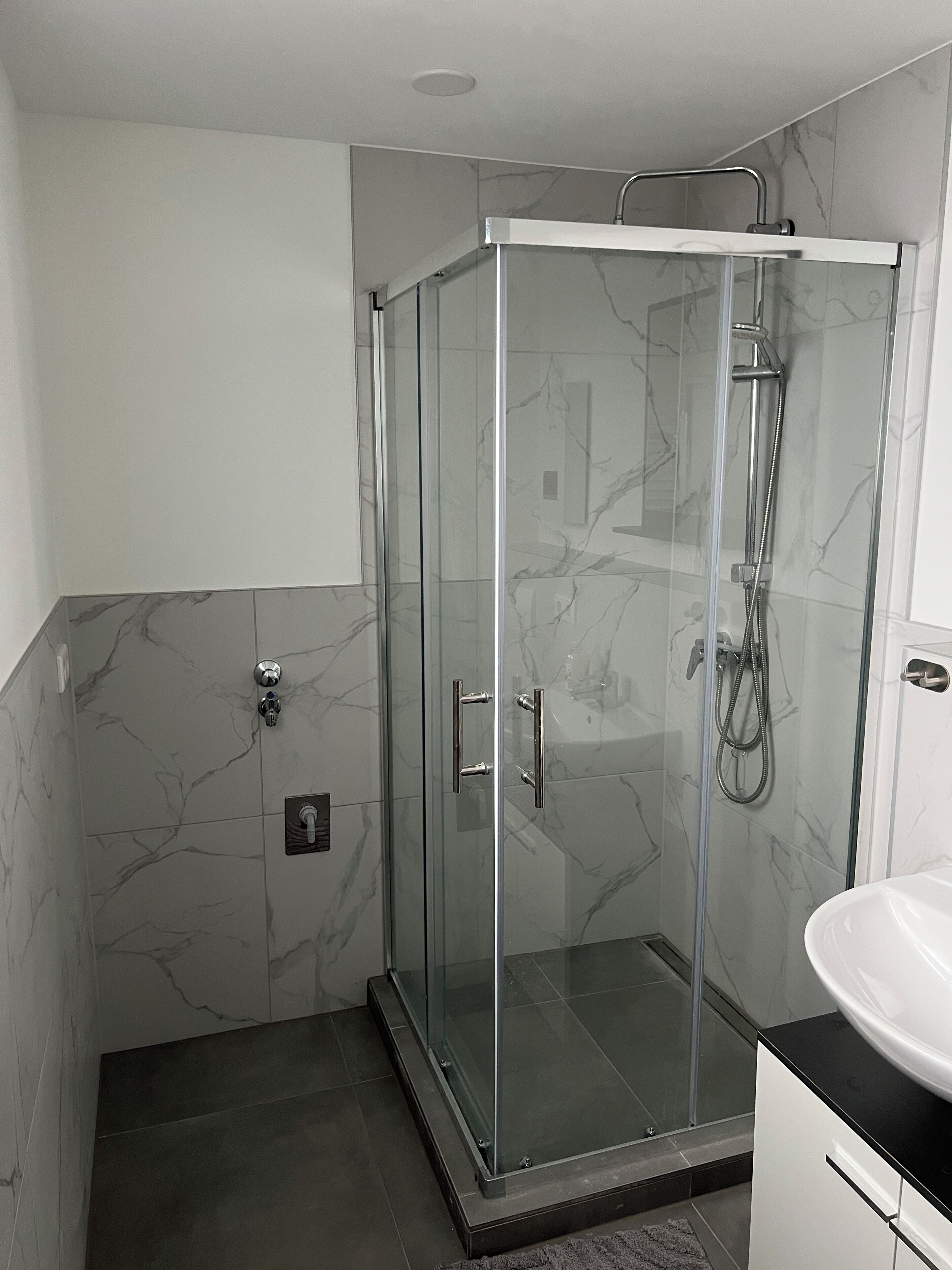 Dusche, Handtücher, Seife, Toilettenpapier