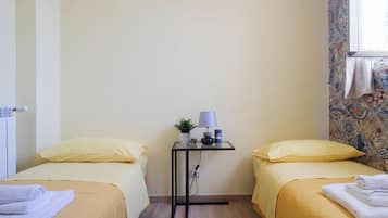 5 bedrooms, iron/ironing board, WiFi, bed sheets
