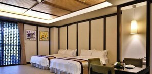 Phòng 4 Deluxe, ban công, quang cảnh sân vườn | Két bảo mật tại phòng, màn/rèm cản sáng, phòng cách âm 