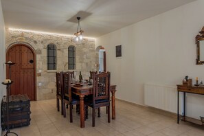 Dining - Casa di Tzaki Stone House with Garden & BBQ (Ηράκλειο Κρήτης)