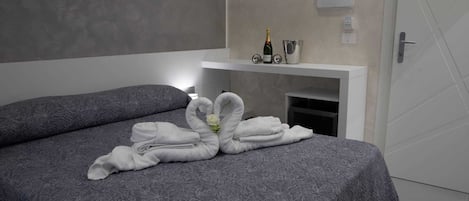 Deluxe Double Room, Balcony | In-room safe, desk, blackout drapes, soundproofing