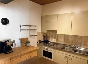 Private kitchen - Artist Studio by the Lake (Genève)