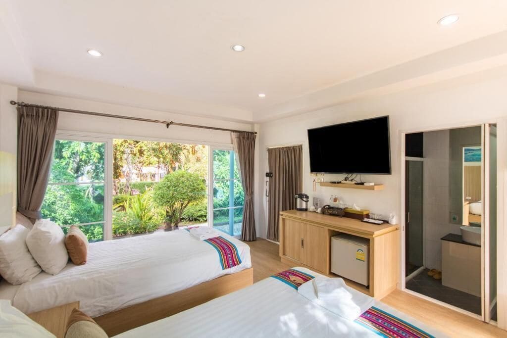Junior Suite, 2 Twin Beds, Non Smoking, Pool View | In-room safe, WiFi (free)