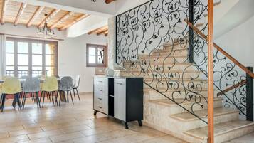 Villa, varias habitaciones, alberca privada, vista al jardín | Servicios de la habitación