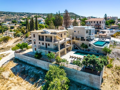 Sea-view Retreat - Villas With Pools and Private Jacuzzi Cabin