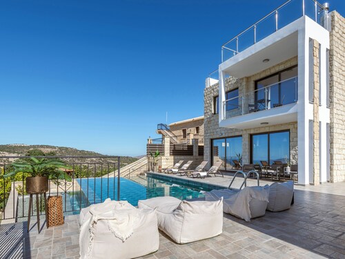 Sea-view Retreat - Villas With Pools and Private Jacuzzi Cabin