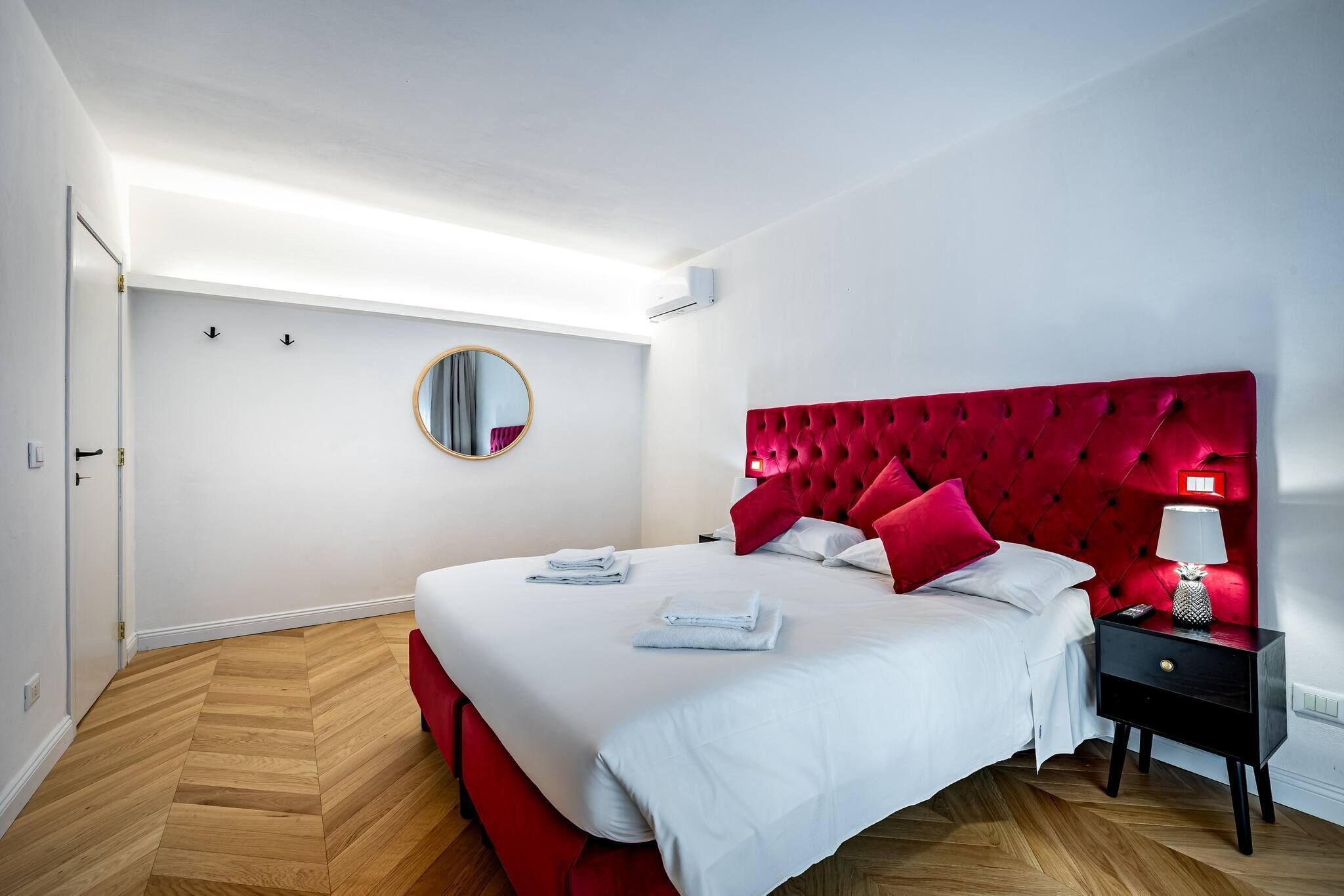 3 chambres, couette en duvet, lit de bébé portatif