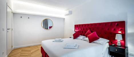 3 bedrooms, down duvets, travel cot, free WiFi