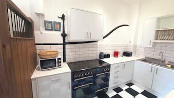 Geladeira, fogão, cooktop, lava-louças