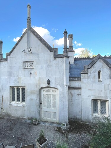 Guest Quarters at the Abbey - Independent Historic Stay - Easy London Access