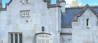 Guest Quarters at the Abbey - Independent Historic Stay - Easy London Access
