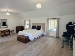 Desk, iron/ironing board, WiFi (free), bed sheets
