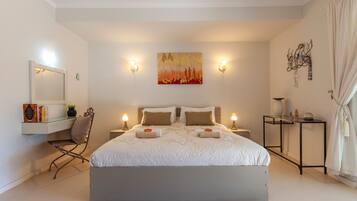 4 bedrooms, iron/ironing board, free WiFi, bed sheets
