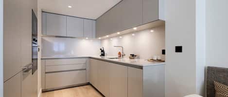 Fridge, dishwasher