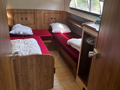 Spacious houseboat at the port - 8 guests