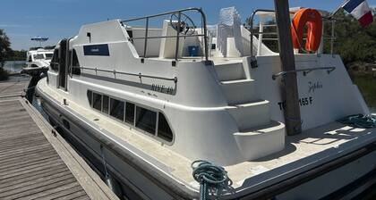 Geräumiges Hausboot im Hafen - 8 Pers.