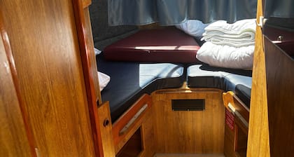 Spacious houseboat at the port - 8 guests