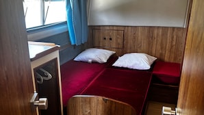 3 bedrooms, bed sheets
