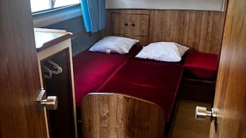 3 bedrooms, bed sheets
