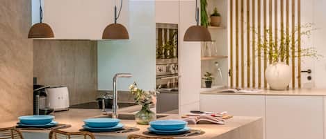 Coffee/tea maker, fridge, microwave, oven