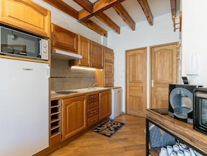 Private kitchen - Duplex apartment in village center - guests (Le Monêtier-les-Bains)