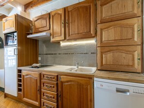 Private kitchen - Duplex apartment in village center - guests (Le Monêtier-les-Bains)