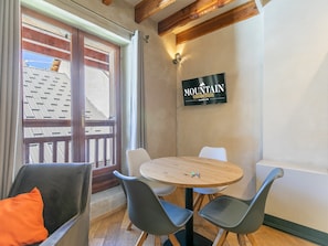 Dining - Duplex apartment in village center - guests (Le Monêtier-les-Bains)