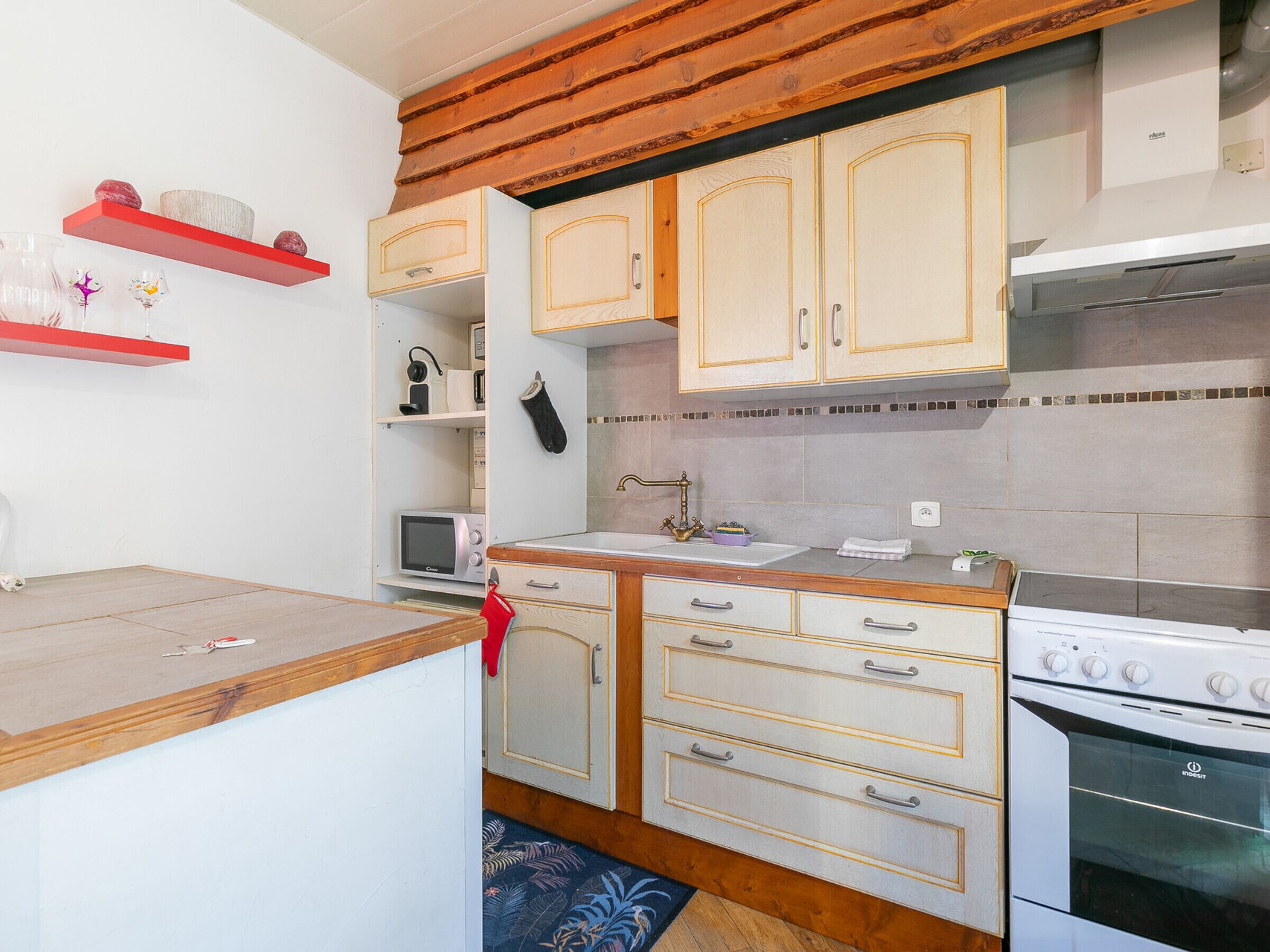 Kühlschrank, Mikrowelle, Geschirrspüler