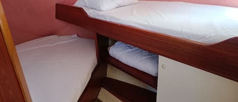 3 bedrooms, bed sheets