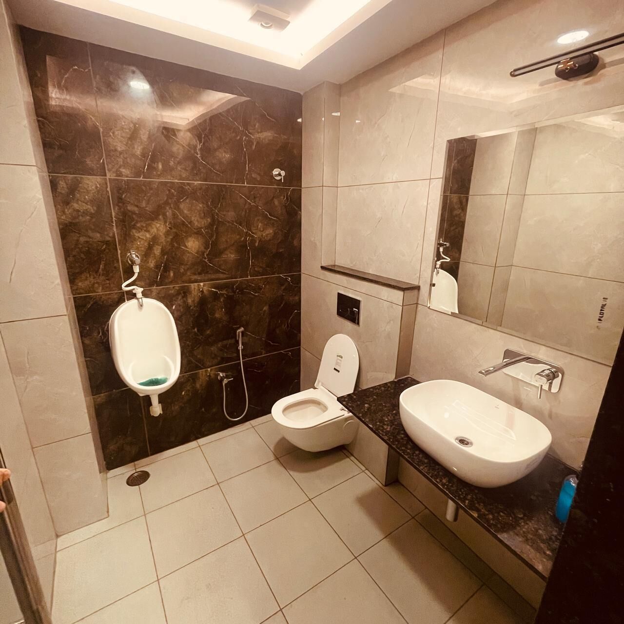 Executive Room, 1 Double Bed, Smoking, Air conditioning | Bathroom | Shower, free toiletries, towels, soap
