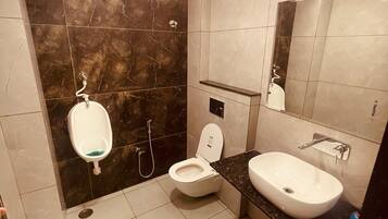 Executive Room, 1 Double Bed, Smoking, Air conditioning | Bathroom | Shower, free toiletries, towels, soap