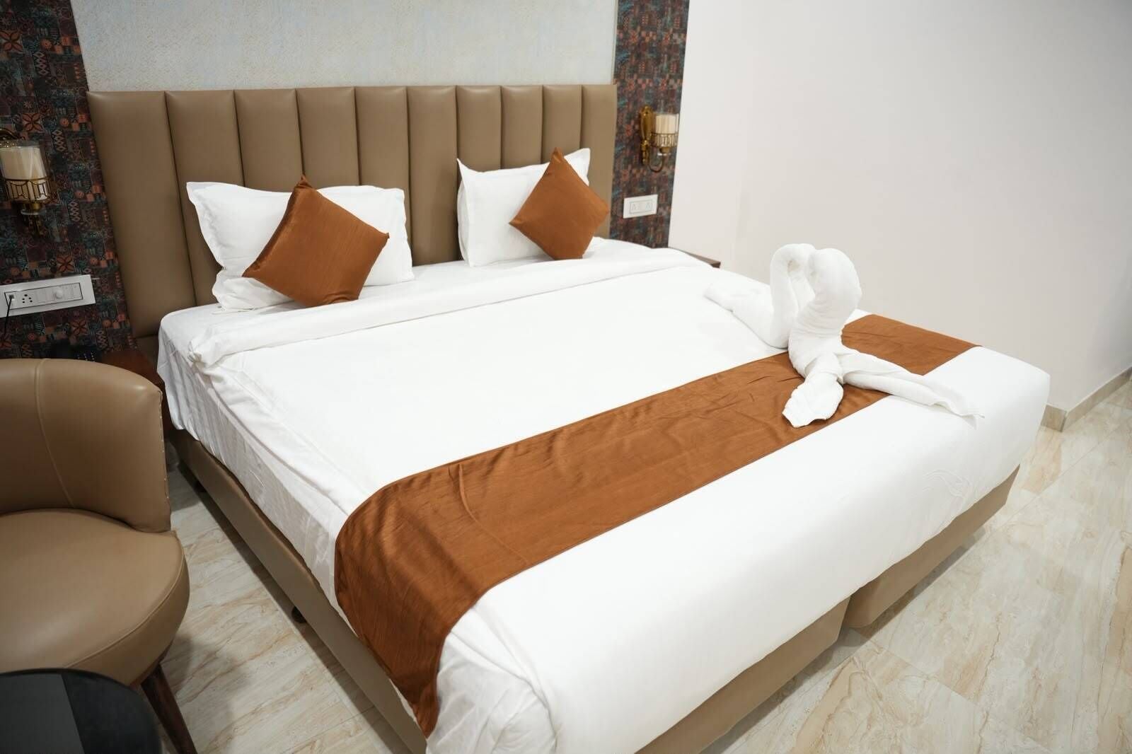Deluxe Room | Egyptian cotton sheets, premium bedding, memory foam beds, desk