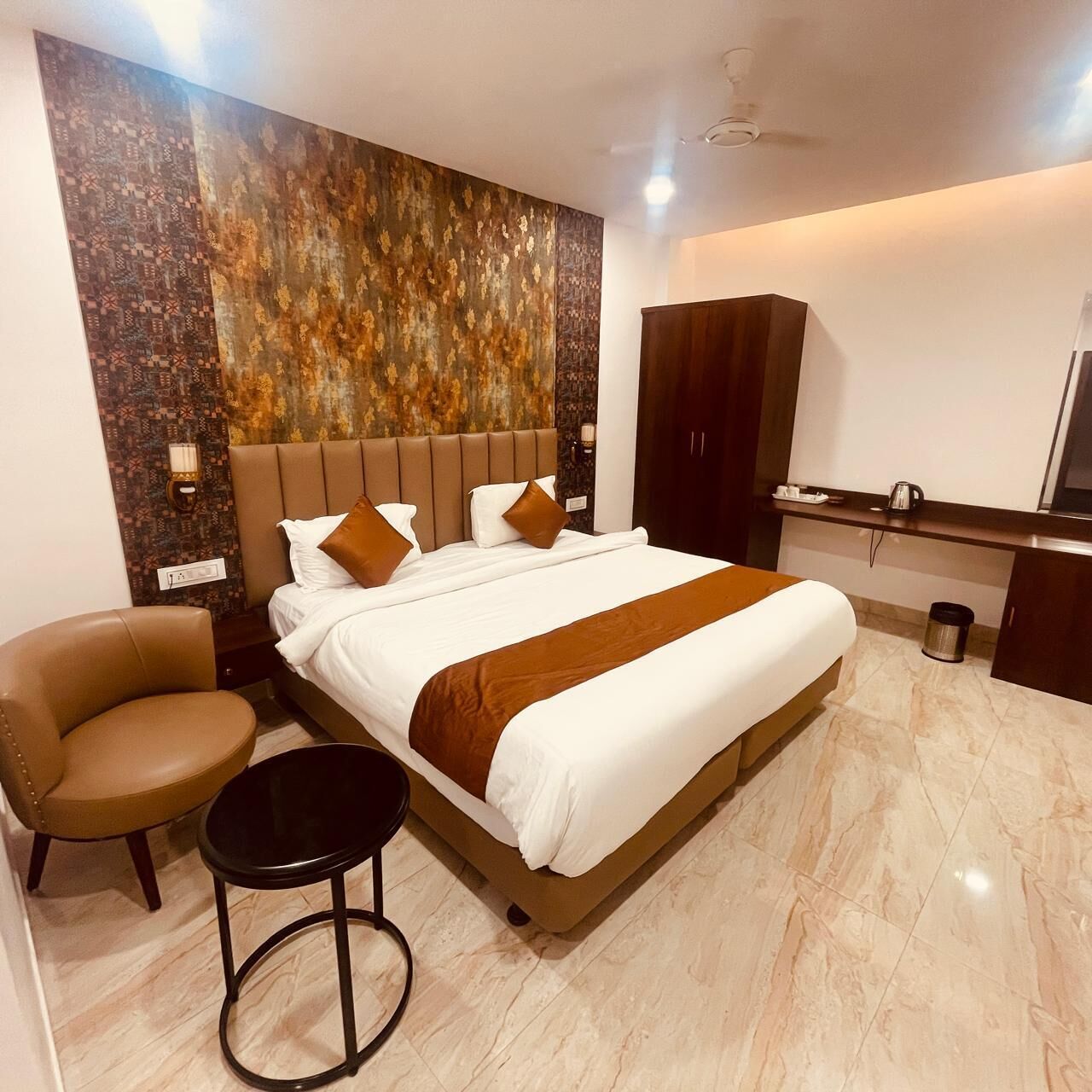 Executive Room, 1 Double Bed, Smoking, Air conditioning | Egyptian cotton sheets, premium bedding, memory foam beds, desk