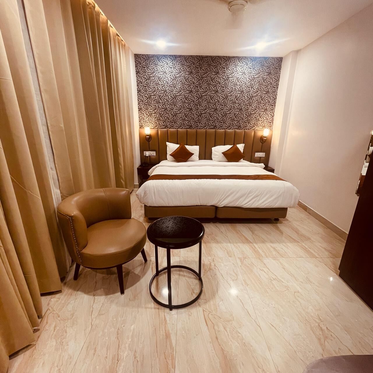 Executive Room, 1 Double Bed, Smoking, Air conditioning | Egyptian cotton sheets, premium bedding, memory foam beds, desk