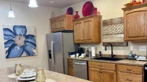 Coffee/tea maker, fridge, microwave, oven