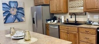 Modern One‑Level Stay – 40 min to Medora