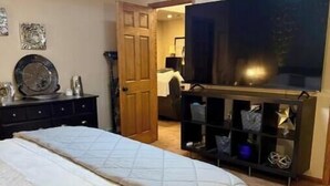 3 bedrooms, desk, iron/ironing board, WiFi (free)