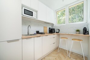 Apartment, Balcony | Private kitchen - RentPlanet - Apartament Joliot-Curie (Warszawa)